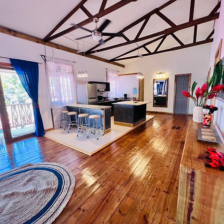 Casa Le Parc - Main Street Hotell Bocas del Toro Eksteriør bilde