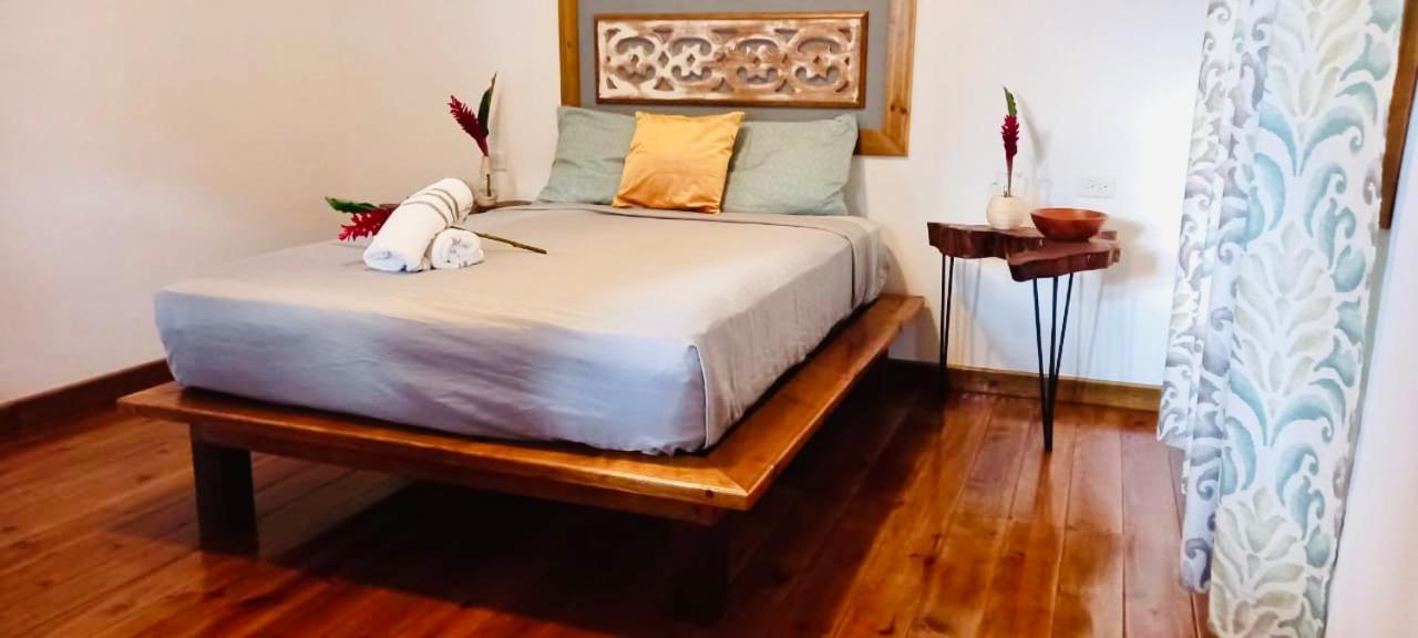 Casa Le Parc - Main Street Hotell Bocas del Toro Eksteriør bilde