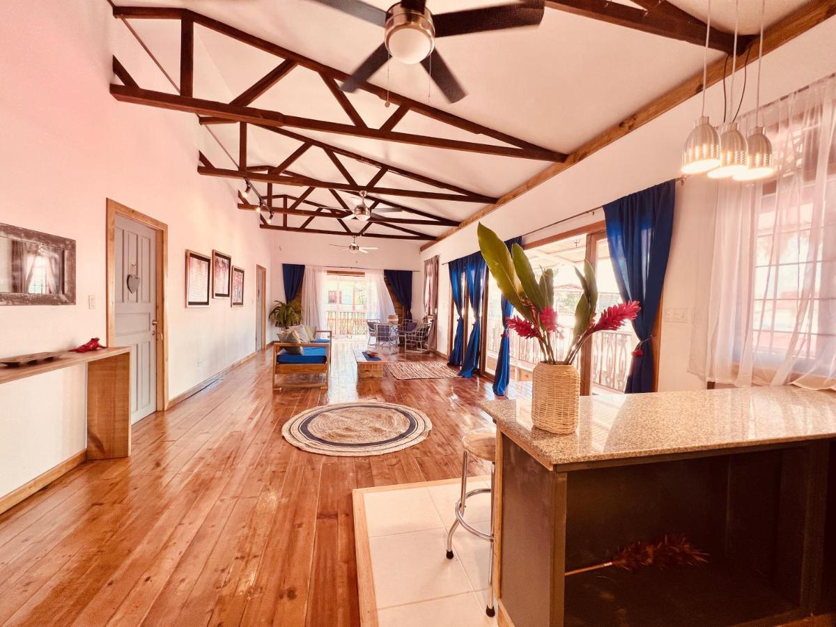 Casa Le Parc - Main Street Hotell Bocas del Toro Eksteriør bilde